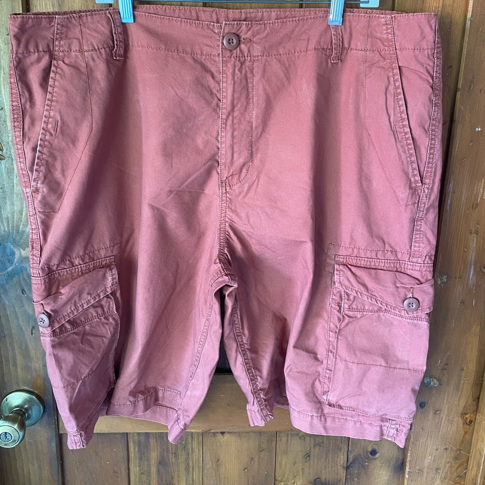 Men’s Old Navy cargo shorts